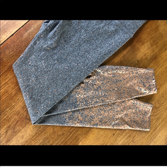 NWOT Beyond Yoga Rose Gold Splatter Leggings - Picture 2 of 6